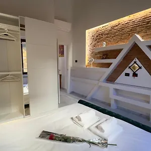 Stylish & Cozy In The Heart Of Firenze